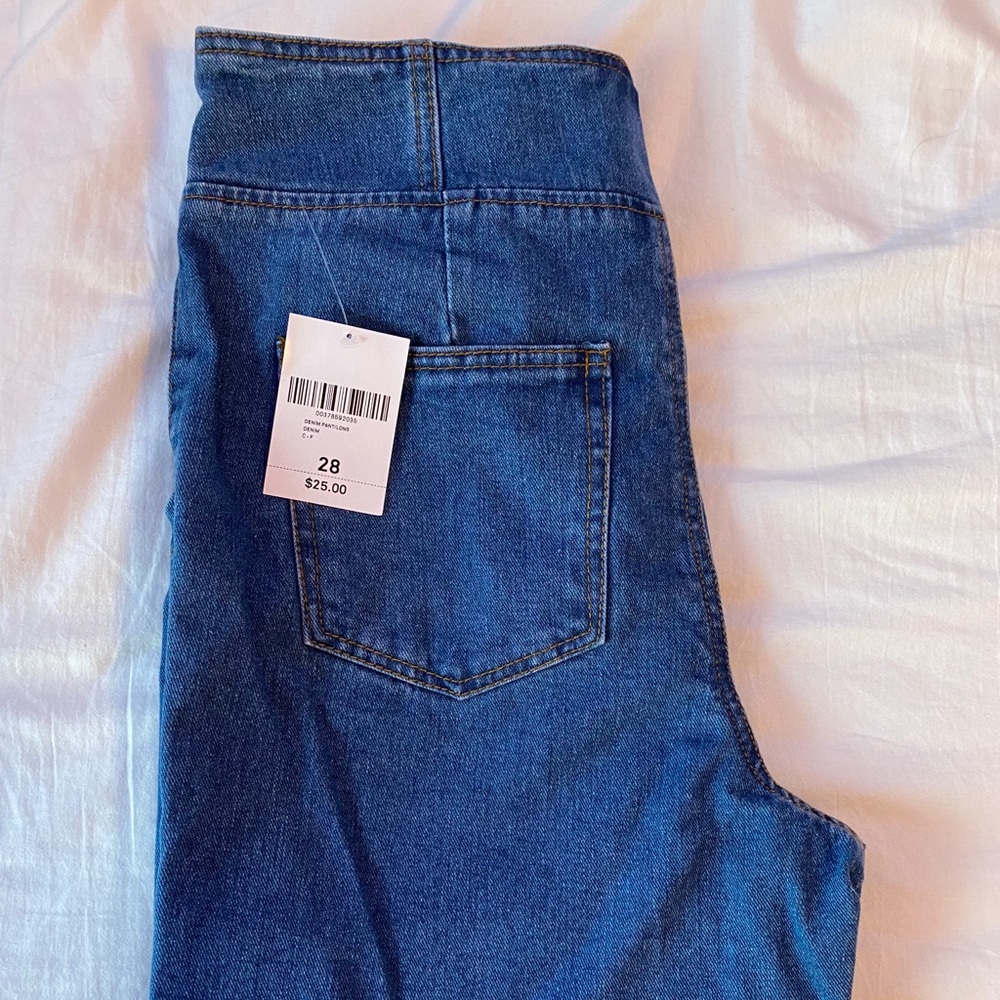 NWT forever 21 button fly mom jeans :)